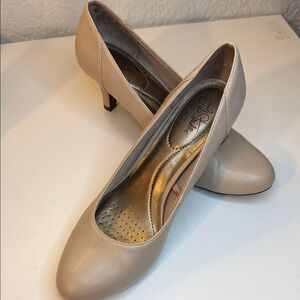 Life Stride Women's Beige Heels